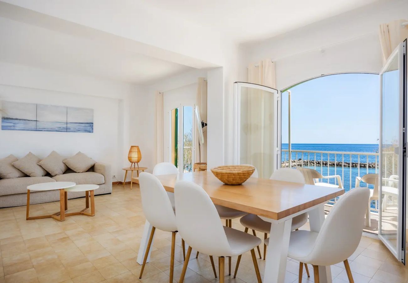 Ferienwohnung in Cala Bona - Duplex Voramar Seafront MHM- wifi gratis